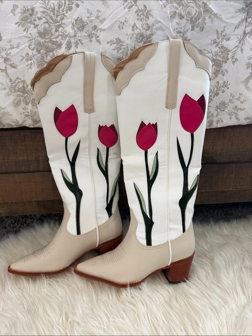 Women’s Tulip Embroidered Western Boots 7 NWOT